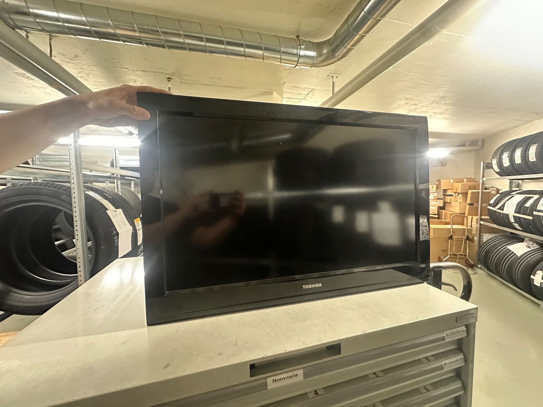 Monitor: 2 Bildschirm Toshiba – Usato da Uster venduto da AMAG-Retail-Uster