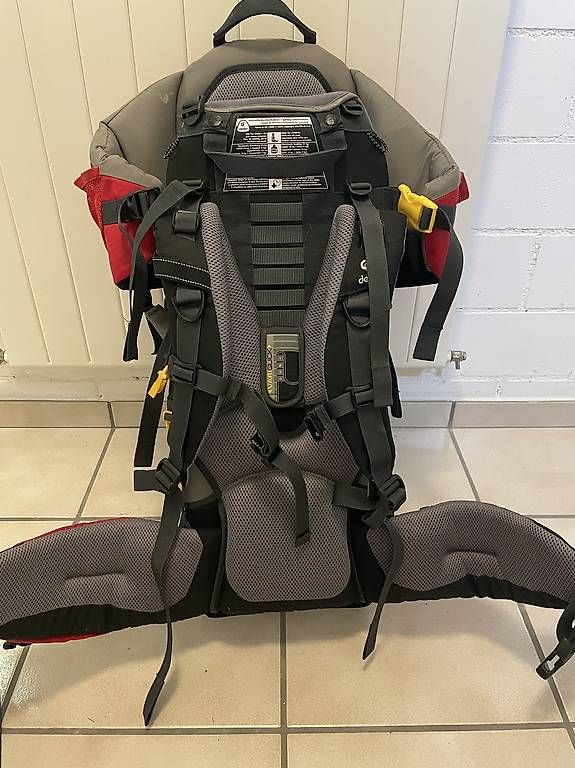 Deuter Sacs à dos: Kraxe, deuter Kindertrage – D'occasion à Kleindöttingen par Sandrasueneli
