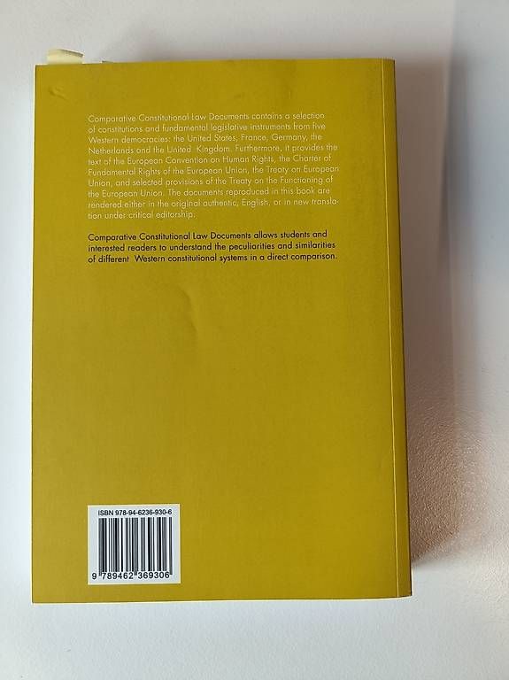 Libri: Constitution Compared (5th edition) inkl. Law Documents – Usato da Däniken SO venduto da nico199511 3