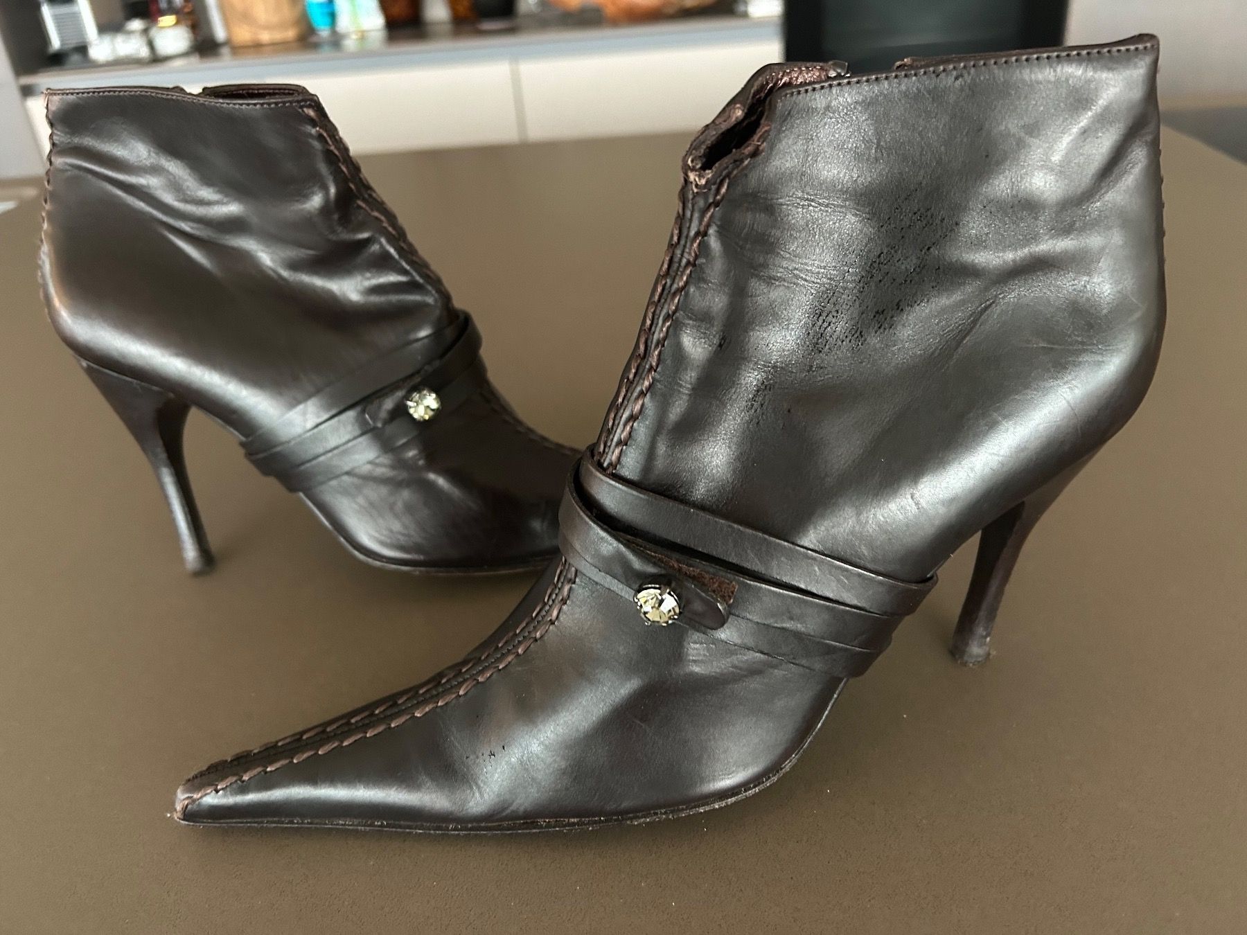 Navyboot Scarpe da donna: dunkelbraune Stiefelette von NAVYBOOT – Usato da Kilchberg ZH venduto da Anie. 1