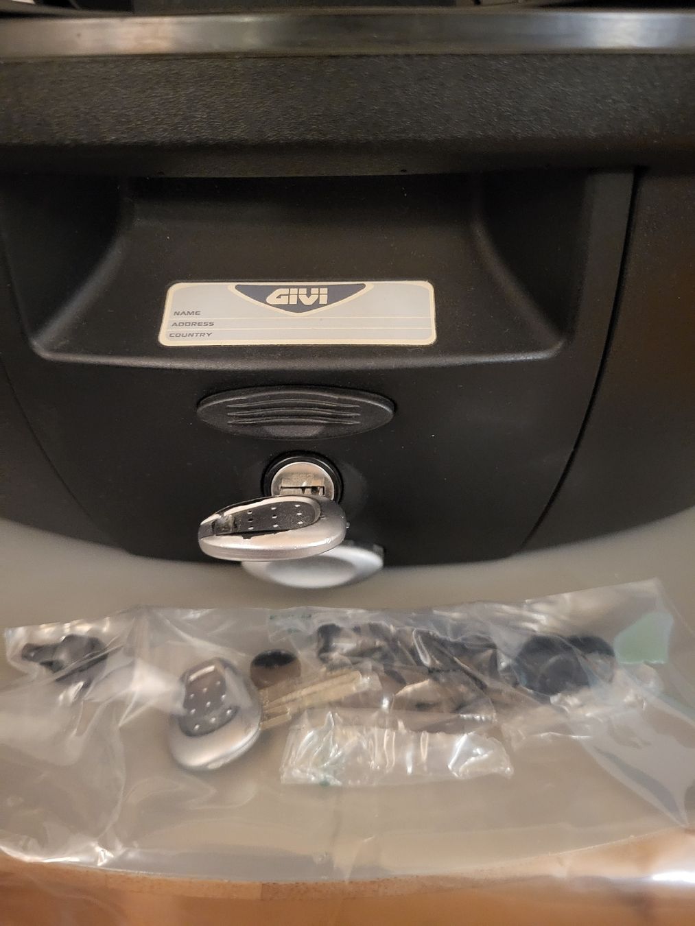 Givi Topcase: Givi Topcase 36 + Monolock-Platte M5M – Nuovo (secondo la descrizione) da Adliswil venduto da brt_87k8 1