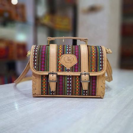 Ledertasche mit Stoffeinsatz klein neuwertig