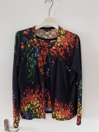 Escada Cardigan, 2 set.  Gr. L mit Blumenmuster, Top Zustand