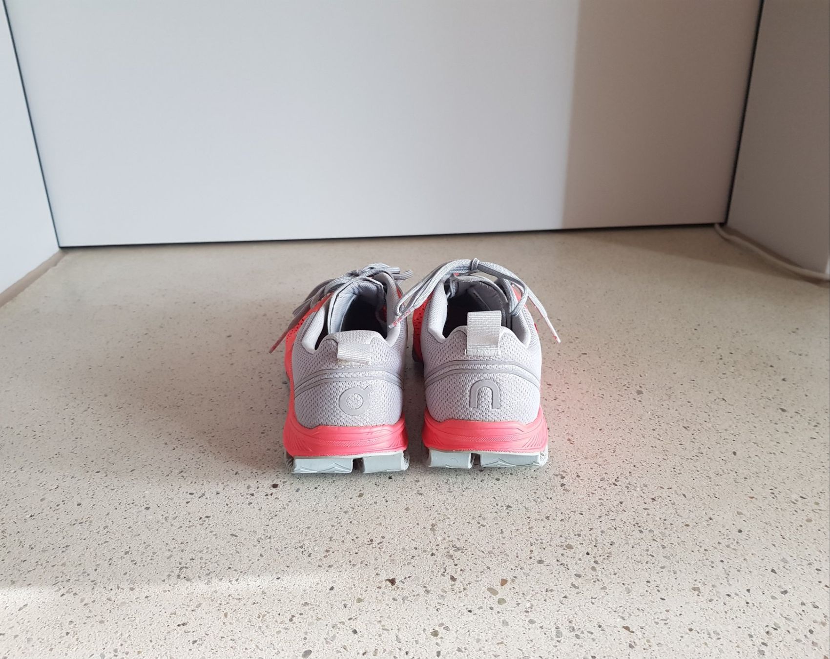 On Scarpe da donna: ON Damen Laufschuh Grösse 37 – Usato da Basel venduto da Birs868 2