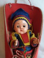Alte Sami Puppe in Tracht in Trage, ca 1930-50