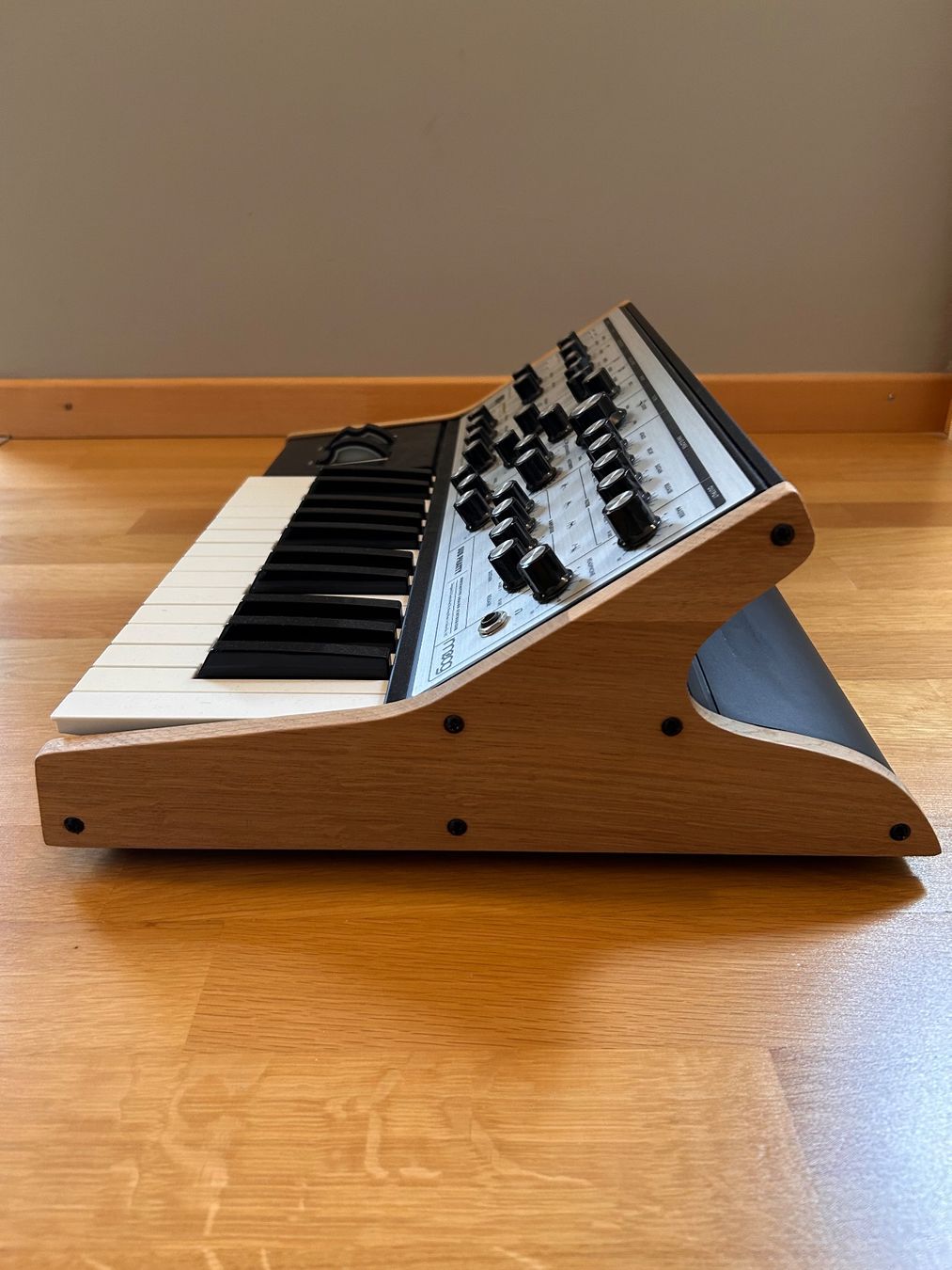 Moog Musikinstrumente: Moog Sub Phatty mit Holz-Sidepanels von "Too Many Synths" – Gebraucht aus St. Gallen von nic_p96r 1