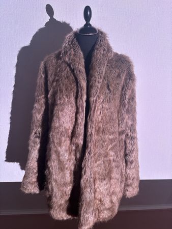 Manteau fausse fourrure 