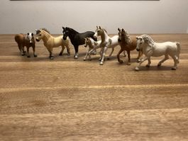 6 Schleichpferde + 1 Fohlen zu verkaufen