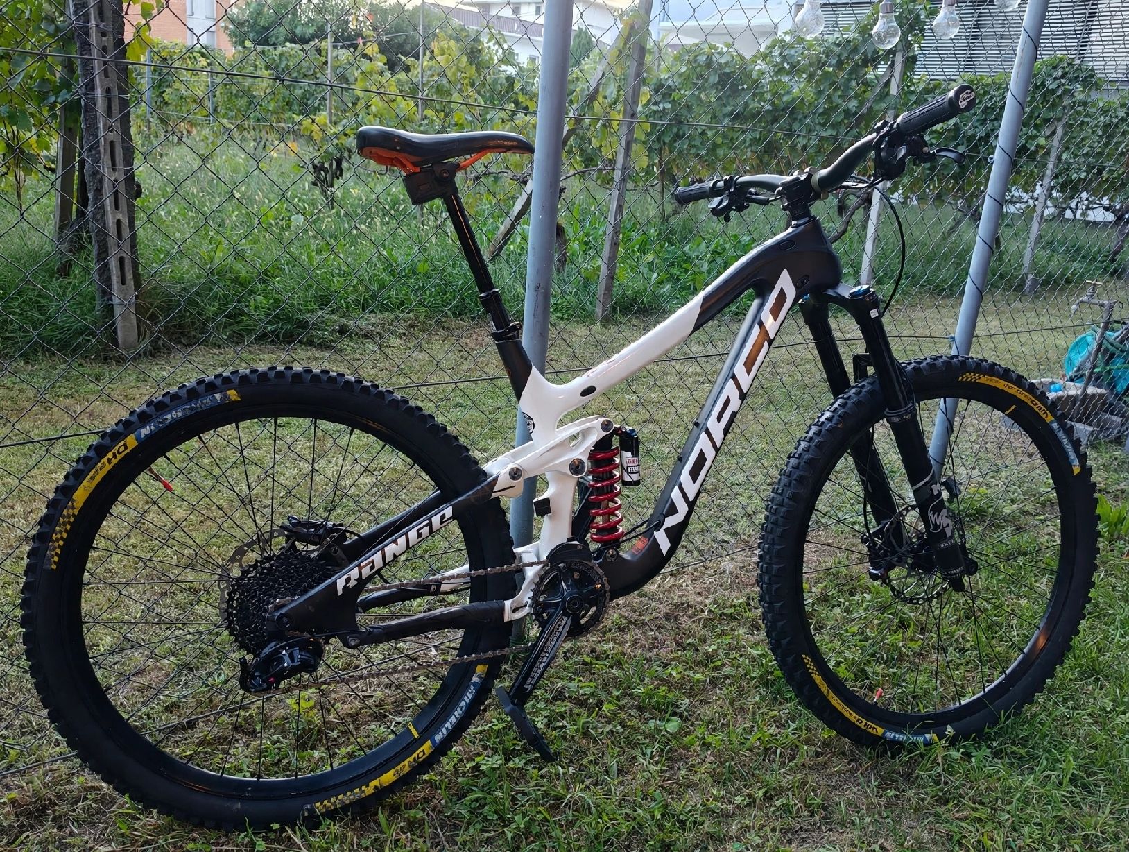 Norco Vélos: norco range 7.4 carbon custom – D'occasion à Locarno par pat_ltn9 1