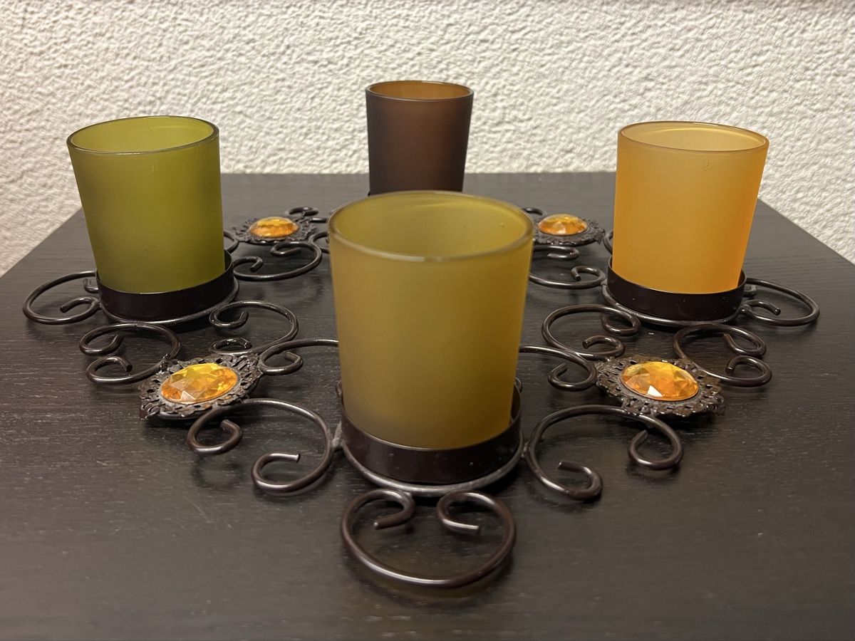 Portacandele: Deko Kerzenständer/Kerzenhalter, Windlicht, 4 Gläser – Usato da Zürich venduto da rigani