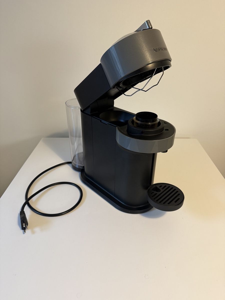 Nespresso Macchine per caffè & Macchine per espresso: Nespresso Vertuo Coffee Machine Grey – Usato da Basel venduto da rau_n87j