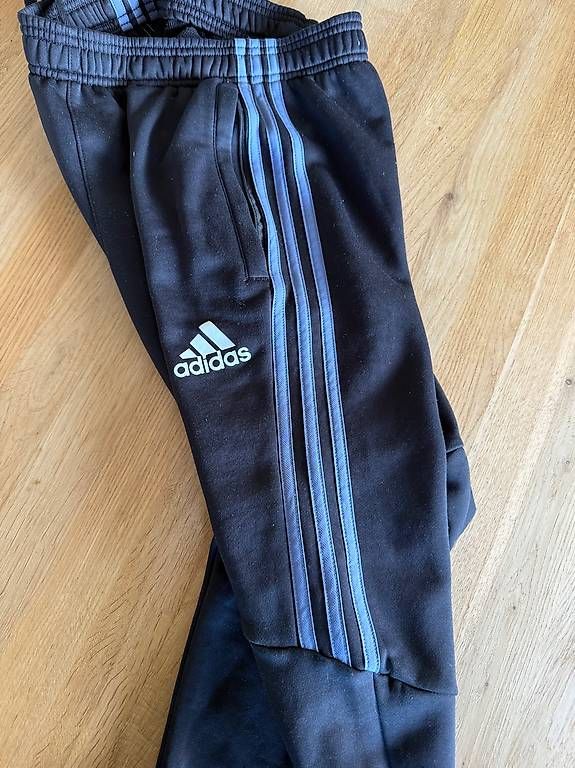 Adidas Pantaloni: Training Adidas nero taglia XS – Usato da Novazzano venduto da sol_vk8x 3