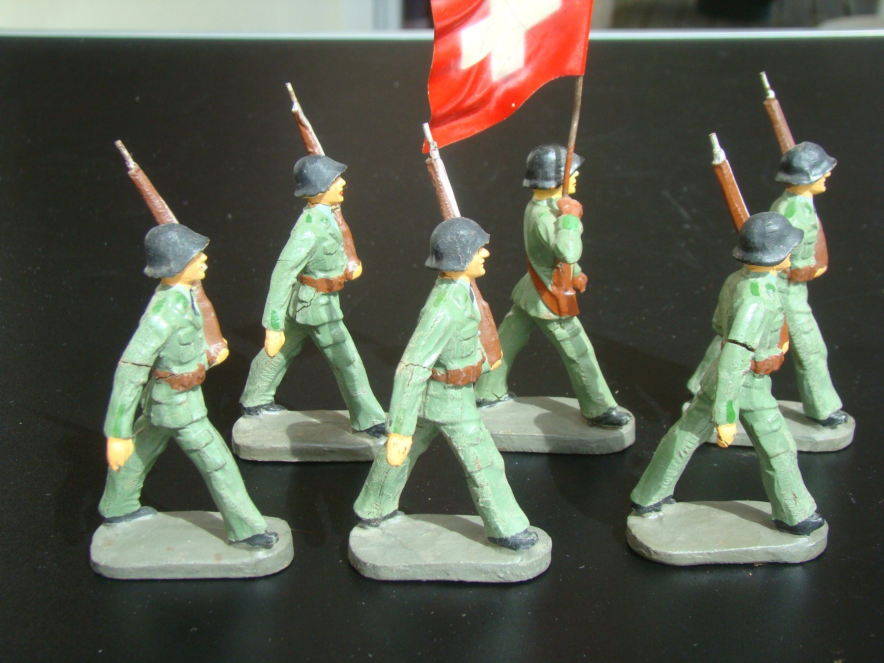 Statuette: 6 Figuren Elastolin & Lineol Schweizer Armee uralt – Usato da Walzenhausen venduto da Vanquish711 1