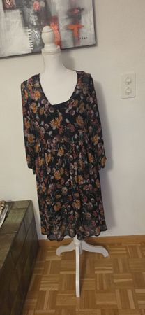 Nile Sommerkleid, Grösse S, Blumenmuster