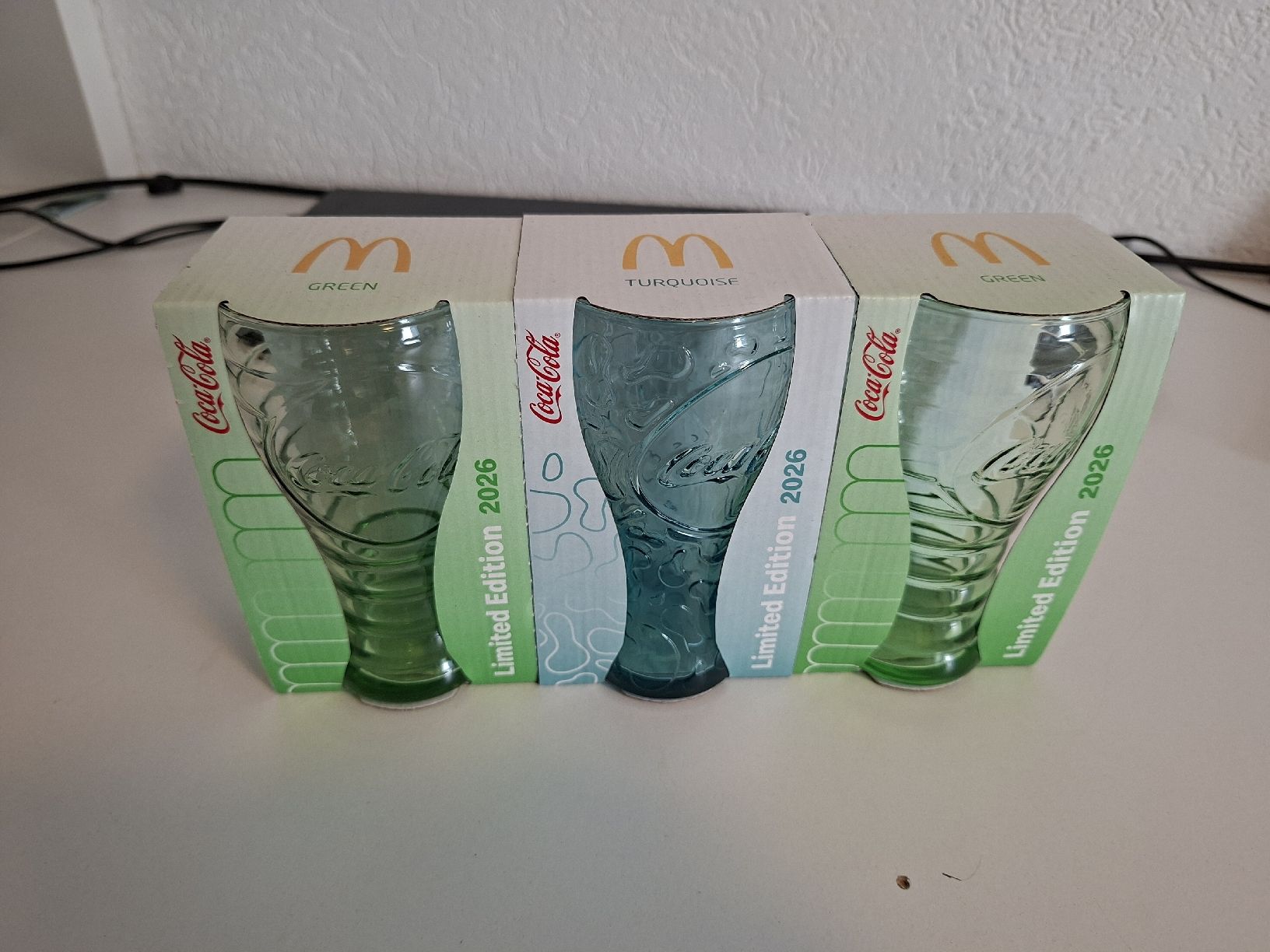 Bicchieri: 3 Coca Cola Gläser McDonalds 2026 – Nuovo e nell'imballaggio originale da Chur venduto da bananaaa