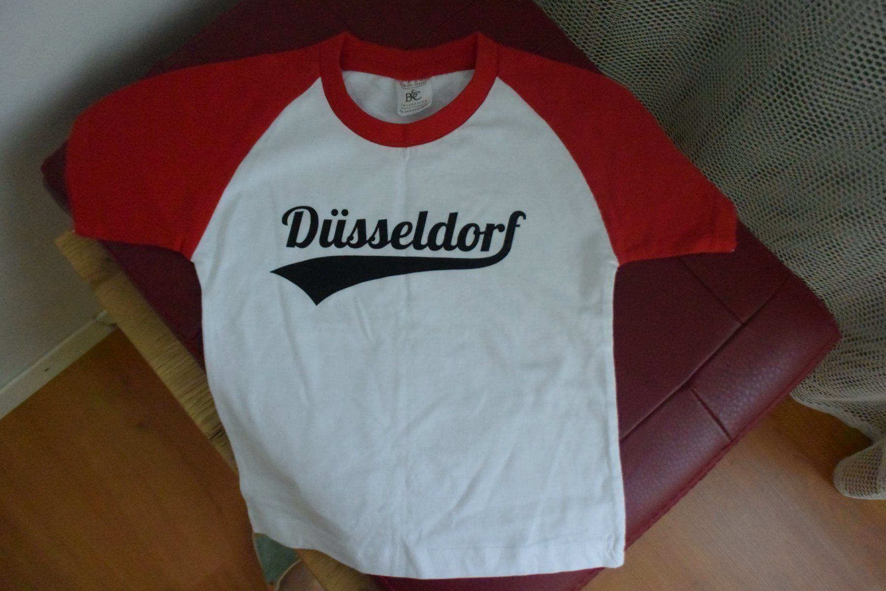 Lotti & Set di vestiti: Thematisches T-Shirt Set Gr. 104 – Usato da Densbüren venduto da TutaLarsen 1