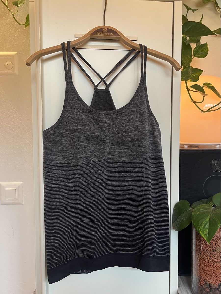 Top: Running Sport Top – Usato da Samedan venduto da K7kgh