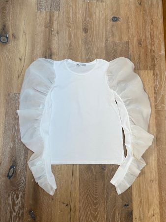 Great white long sleeved top with gauze arms. S