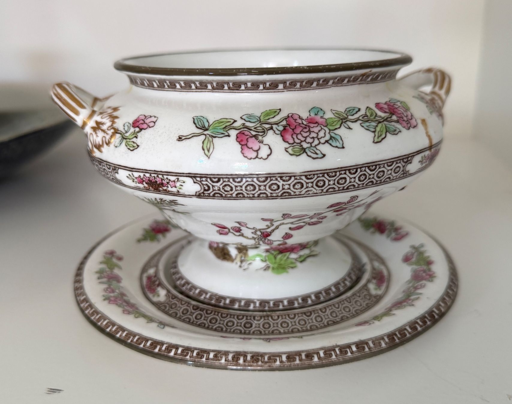 Spode Schalen: Antique Spode Indian Tree Pedestal Tureen / Serving Bowl – Gebraucht aus Baden von Alerik