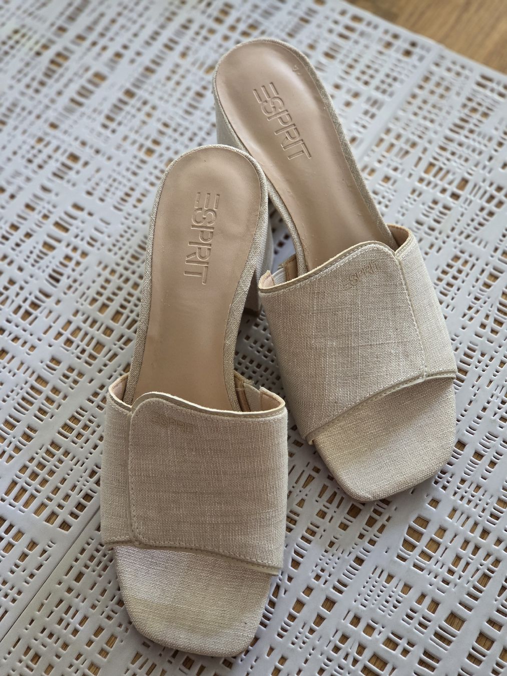 Esprit Scarpe da donna: Sommer Sandalen von Esprit, Grösse 38, Beige – Nuovo (secondo la descrizione) da Effretikon venduto da RIKE08