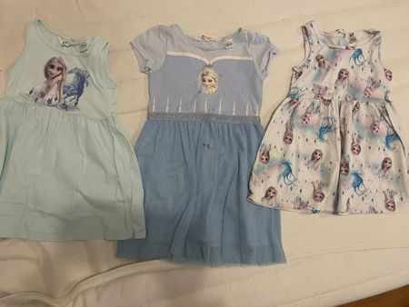Disney Elsa Frozen Kleider Gr. 98-104 (3 Stk.) Chf 1.-