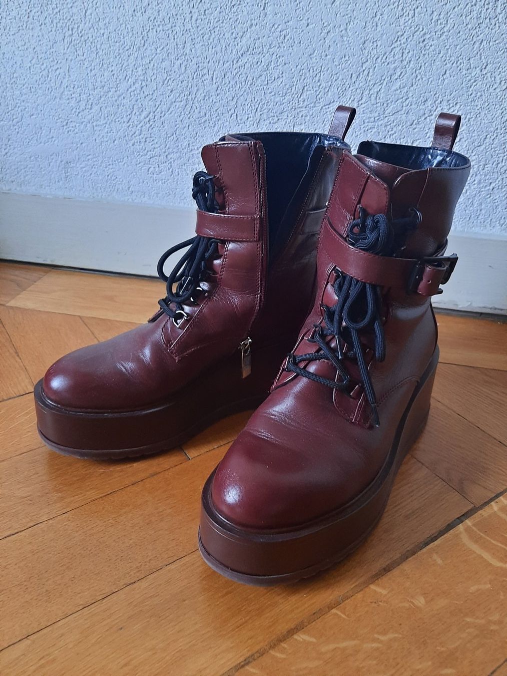 Liu Jo Damenschuhe: Liu Jo leather platform boots size 38 – Gebraucht aus Fribourg von metalhands