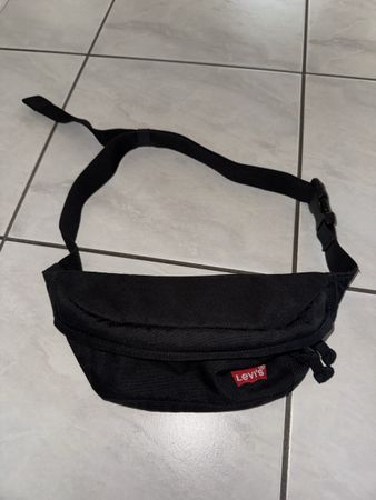 Schwarze Levi's Bauchtasche