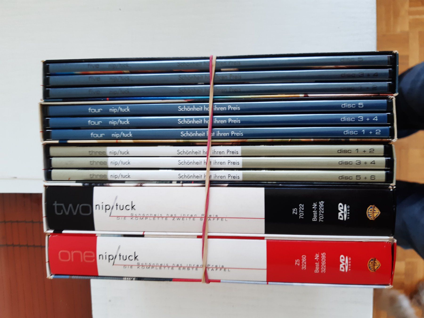 Alle DVDs: Nip Tuck - Staffel 1-5 komplett - Schönheit hat seinen Preis – Neu (gemäss Beschreibung) aus Domat-Ems von nugipuff 1