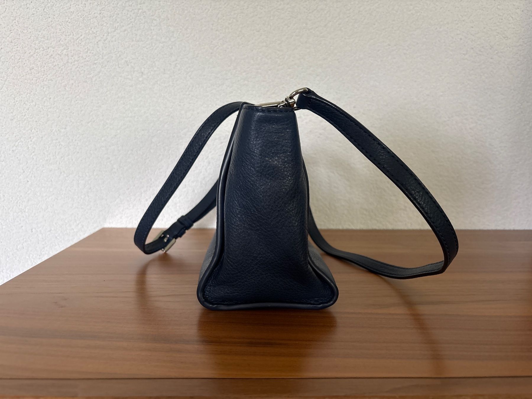 Michael Kors Borse da donna: Michael Kors Ledertasche, dunkelblau, neuwertig – Usato da Tafers venduto da nad_2g7s 5