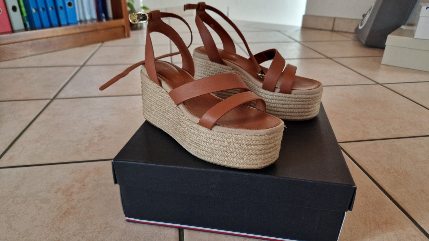 Tommy Hilfiger Damenschuhe: Zeppe Tommy Hilfiger taglia 36 – Gebraucht aus Lodrino von ann_pl68