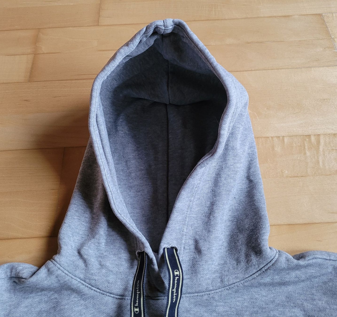 Champion Maglioni & Felpe: Champion Pullover Hoodie grau  Gr. S (128/140) – Usato da Widnau venduto da kerstinlo 1
