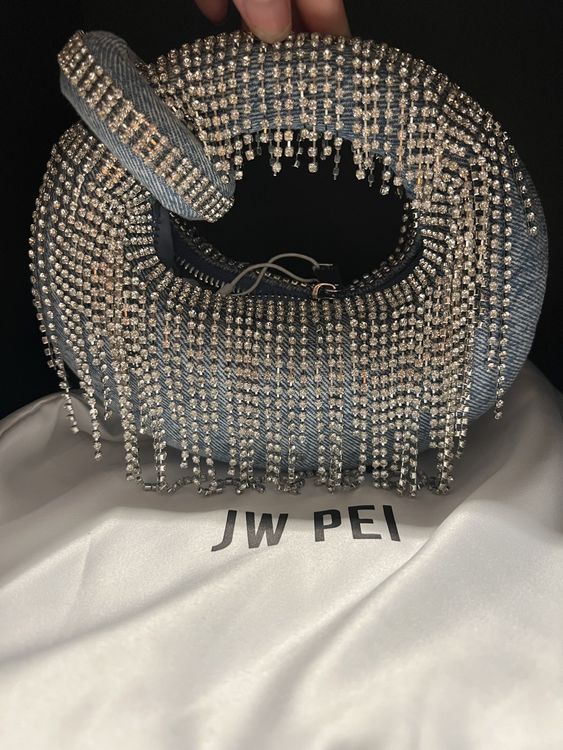 JW