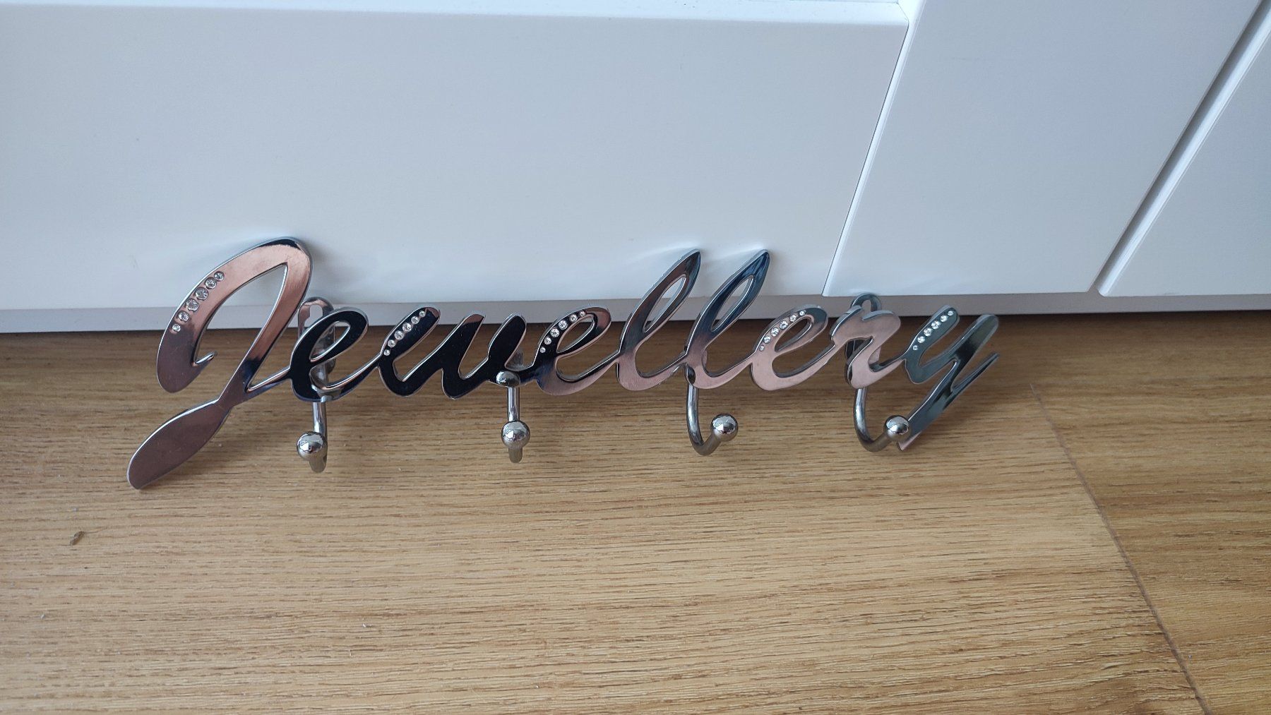 Supporti a parete: Schmuck-Halterung, Schmuckorganizer, silbrig mit Strass – Usato da Winterthur venduto da Priscatg 1