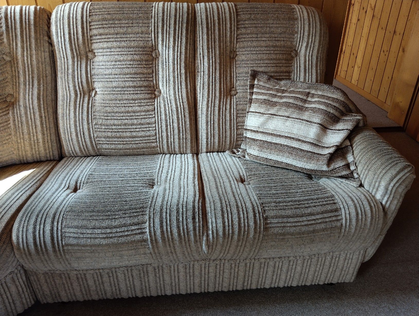 Divani: Altes Ecksofa mit Kissen – Difettoso da Brienz BE venduto da ThomysHobbyLobby 3