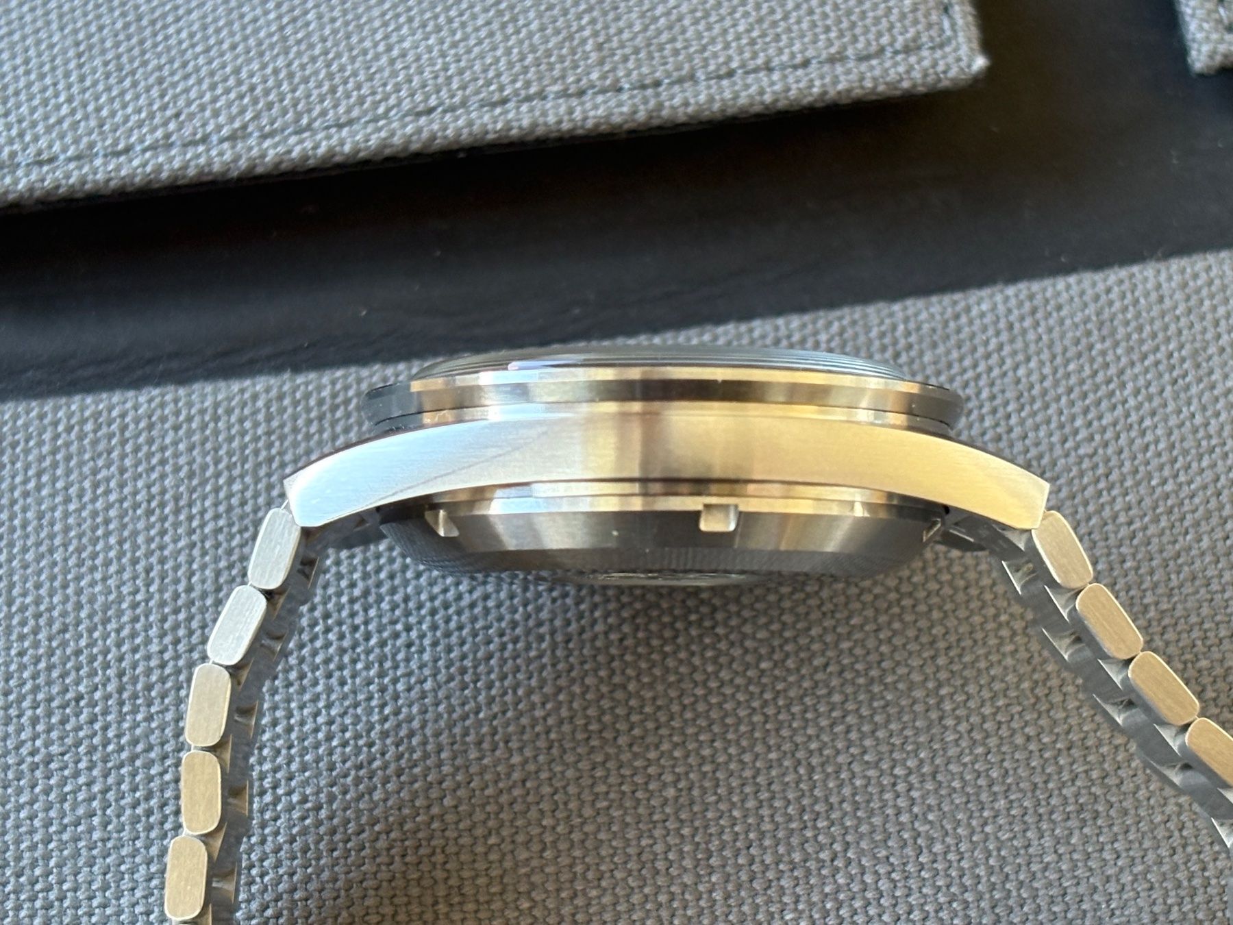 Omega Montres: OMEGA Speedmaster Pilot - Fullset mit Garantie – D'occasion à Birsfelden par Mynos 8