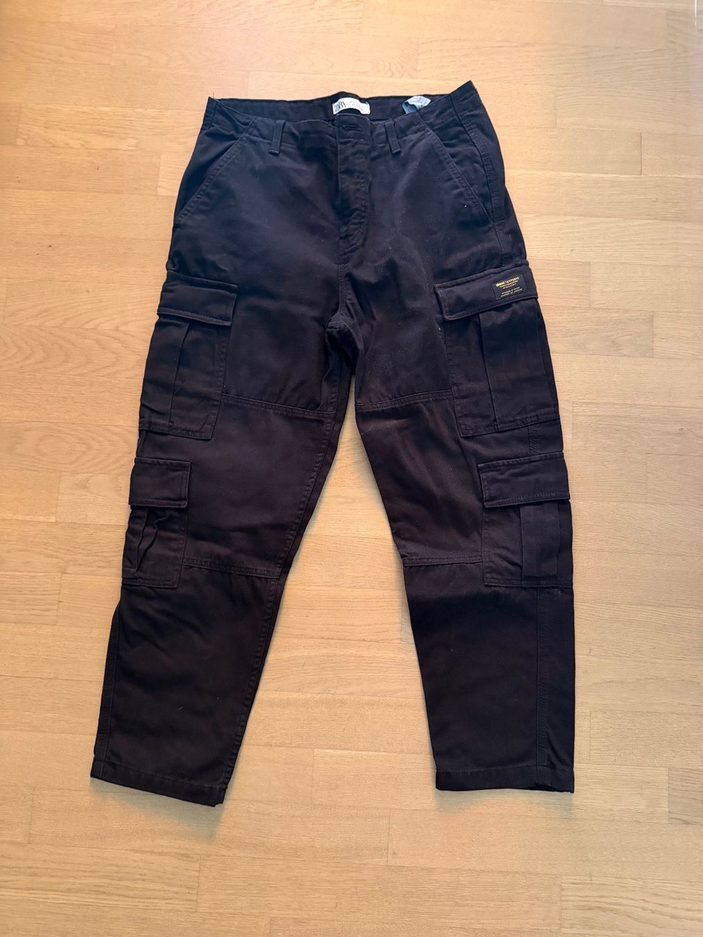 Pantaloni: zara hose – Usato da Luzern venduto da dro_zx9f