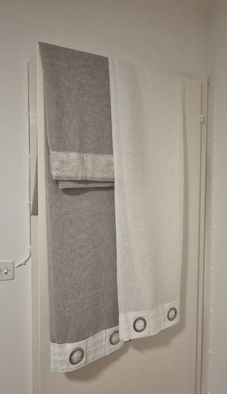 Tende: Vorhänge Set, Grau und Weiss, – Usato da Mellingen venduto da Loewe2006