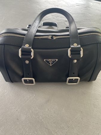 Prada Handtasche Leder Schwarz guter Zustand