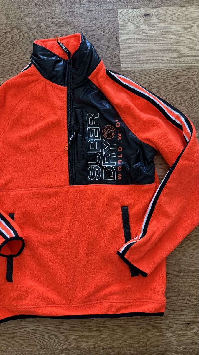Superdry Pullover & Sweatshirts: Superdry Pullover orange size M + 2 shirts – Gebraucht aus Boswil von hey.itsme 2