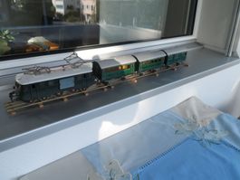 Zug Spur 0 mit HAG11852 und 3 BUCO Wagen