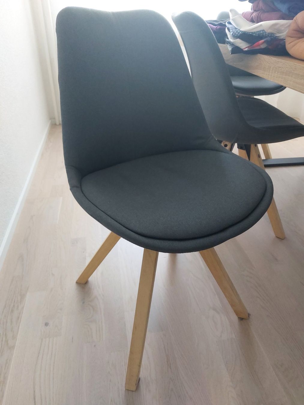 Stühle: Stühle - skandinavisch, Eierschalen – Gebraucht aus Zürich von flo_2sh5