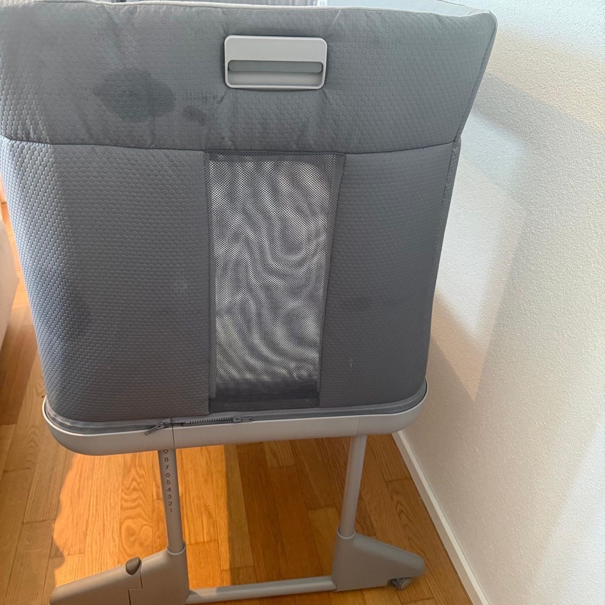 Lits: Chicco Next 2 Me Forever grey crib good condition – D'occasion à Otelfingen par ven_n5ms 1