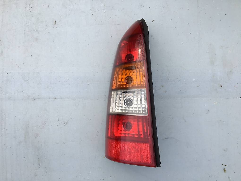 Tutti pezzi di ricambio auto: Opel Astra G Heckleuchte Links – Usato da Biel/Bienne venduto da G3kko1