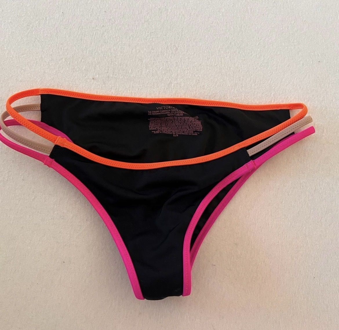 Victoria's Secret Costumi da bagno & Bikini: Victoria’s Secret bikini bottoms – Nuovo (secondo la descrizione) da Stäfa venduto da bambinas