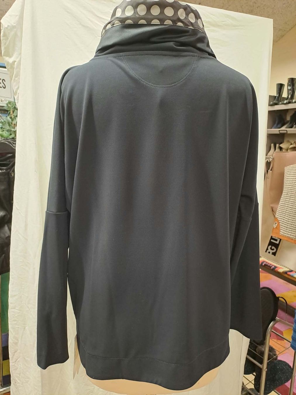 Pulls & Sweat-shirts: Pull MARC CAIN – D'occasion à La Chaux-de-Fonds par Emmaus2300CDF 1