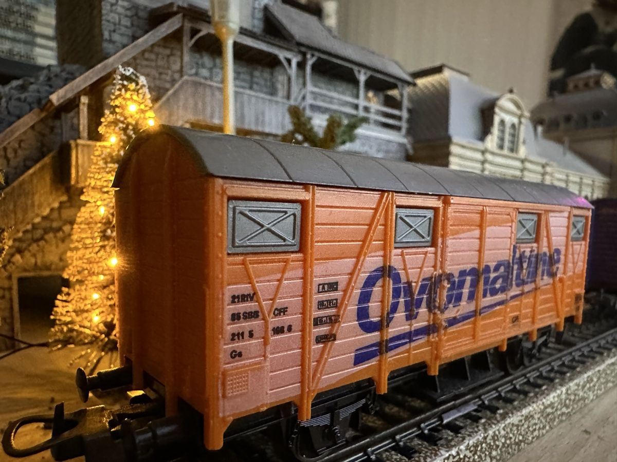 Lima Modellini di ferrovie: Lima Ovomaltine SBB Güterwagen – Usato da Lupsingen venduto da New-Haven