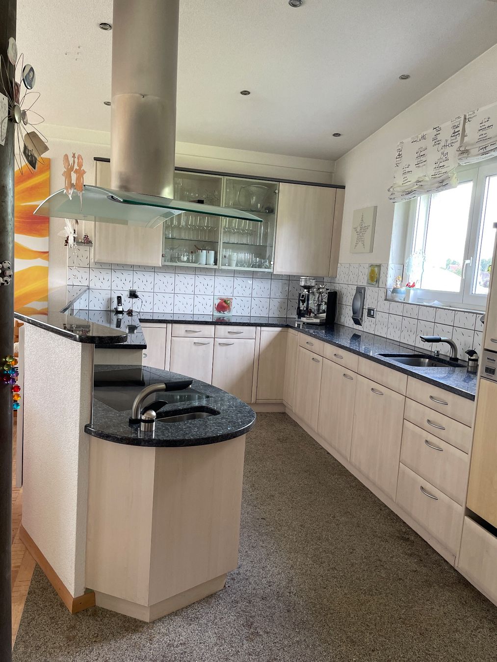Cucine complete: Grosse Einbauküche mit Granitabdeckung und Miele Geräten – Usato da Wangen an der Aare venduto da PinaF8 1