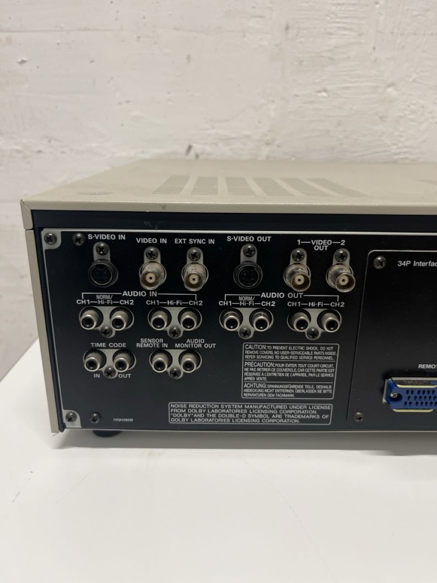 Panasonic Registratori: Videorecorder Panasonic AG-7350-E S-VHS Profi-Gerät – Usato da Dettighofen venduto da Moshop 6