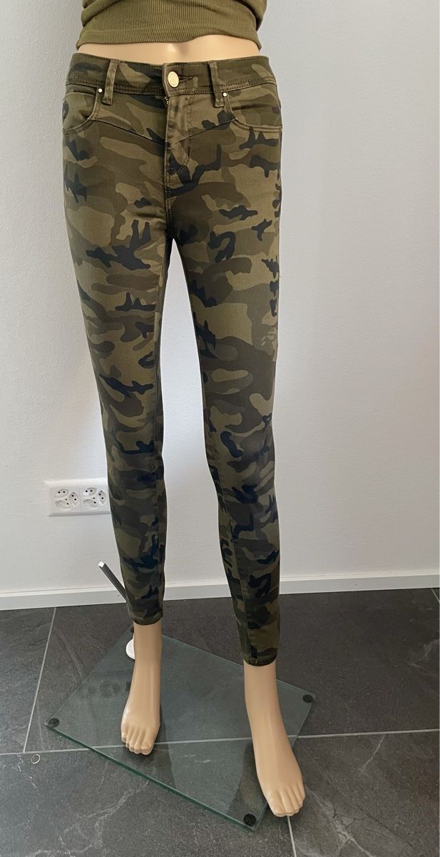 Stradivarius Pantaloni: Militär Hosen & Pullover - NEU - Grösse 34 – Nuovo (secondo la descrizione) da Wohlen AG venduto da pinkyandgreeny 2