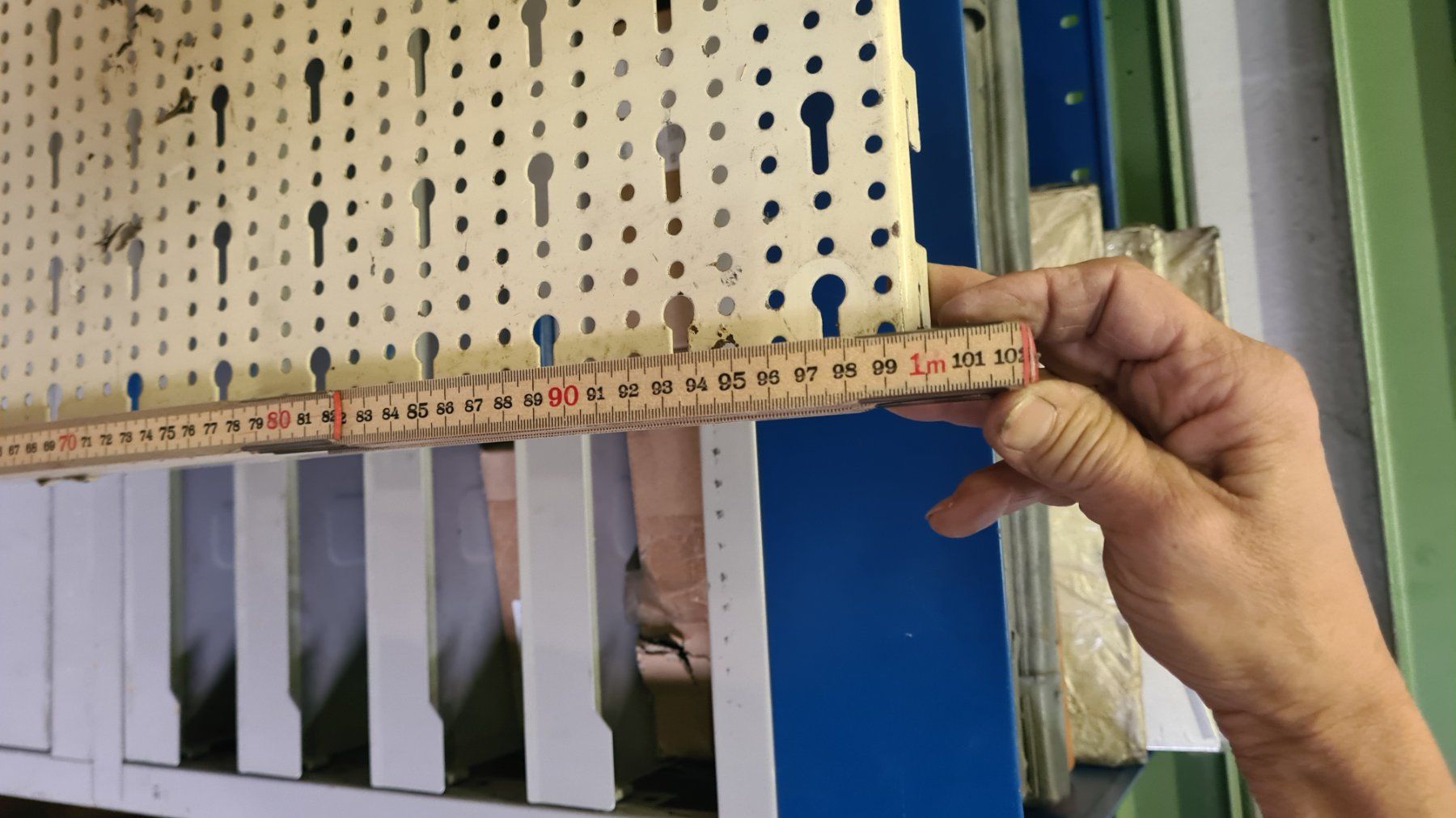 Alle Werkzeuge: Lochwand ONE Haken – Gebraucht aus Au SG von fiat27 1